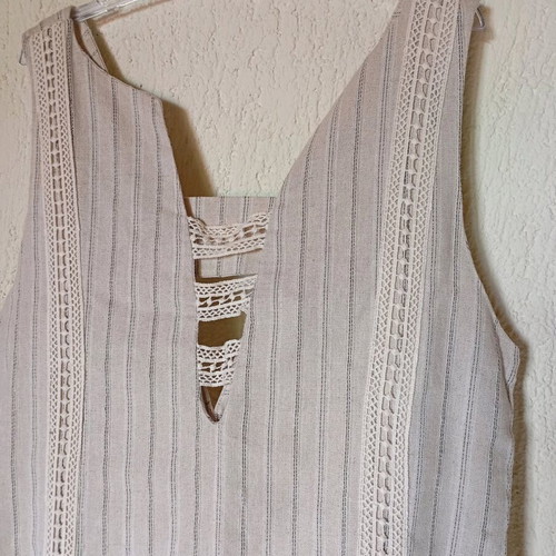 Beige Medium kaftani dress like new with embroidery and gold thread