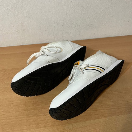 GK men's athletic shoes like new, size 44, white and yellow