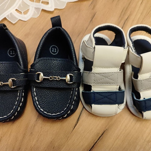 2 pairs of baby shoes size 17, new