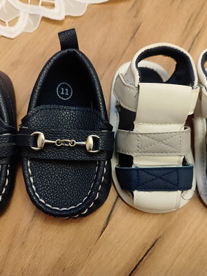 2 pairs of baby shoes size 17, new