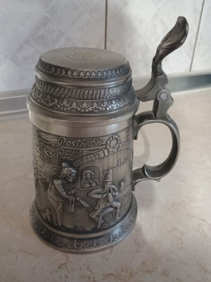 Vintage γερμανική κούπα μπύρας μεταχειρισμένη, ανάγλυφες σκηνές ταβέρνας, 95% κασσίτερο