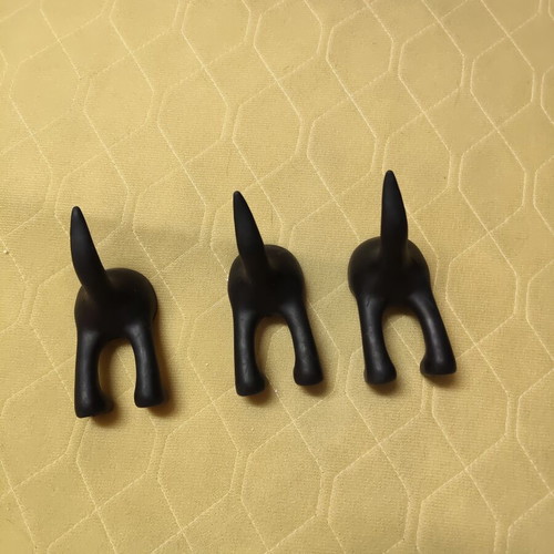 Set of 3 dog tail shaped wall hooks