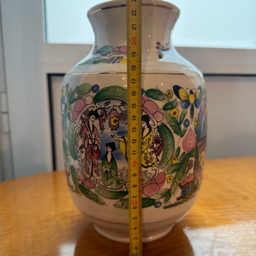 Decorative porcelain vase used with oriental design