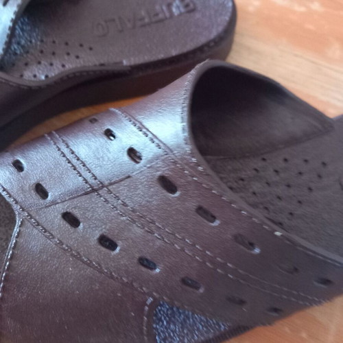 Buffalo men's rubber work slippers new, sizes 39 & 40, brown