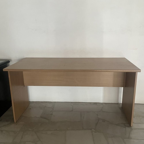 Minimal desk like new, melamine wood finish