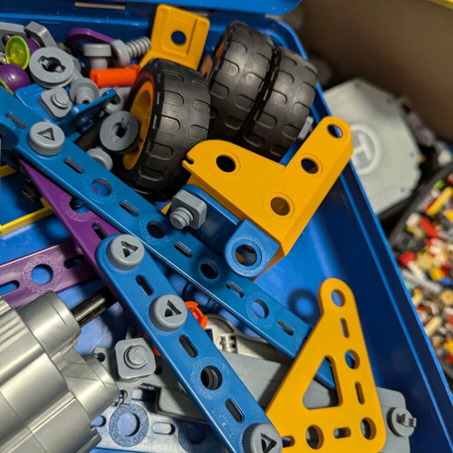 Learning and Assembly Suitcase used with parts