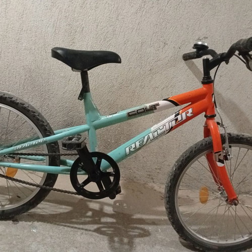 Children's Bicycle like new, 20 inch wheels, city style, blue