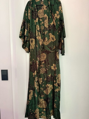 Feel Cute κρουαζέ φόρεμα like new, πράσινο με floral σχέδιο