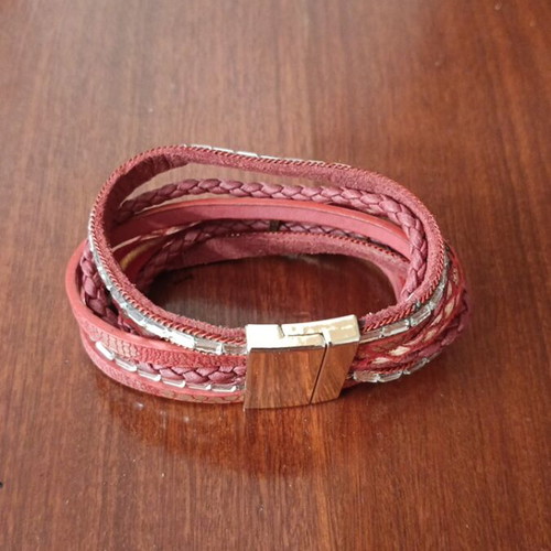 Bracelet with metal clasp like new