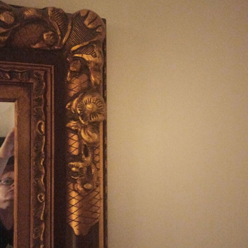 Bijouterie mirror used with wooden frame gold color