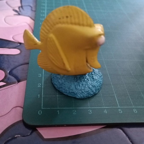 Bubbles figure yellow tang Disney Pixar Finding Nemo like new