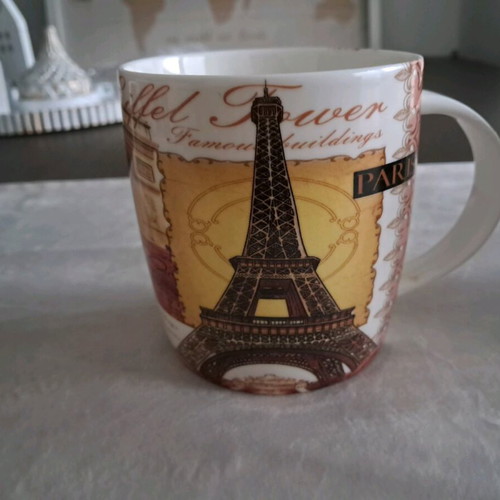 Commemorative Mugs Paris Rome Talin Stockholm set like new with gift magnet