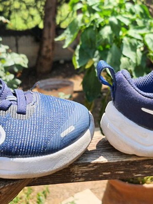 Nike Downshifter 12 kids athletic shoes used, size 23.5, blue