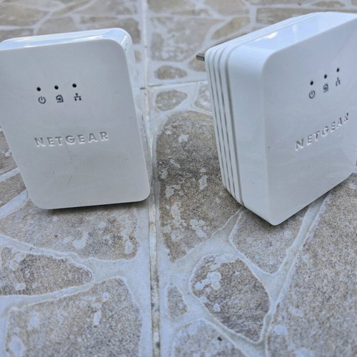 Netgear XAV2001 Powerline AV 200Mbps Ethernet adapter like new, white, set of 2