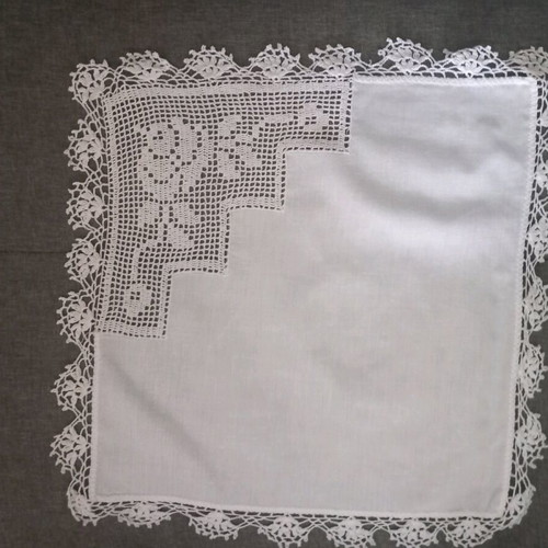 Square doilies new with knitted details, pack of 7 pieces
