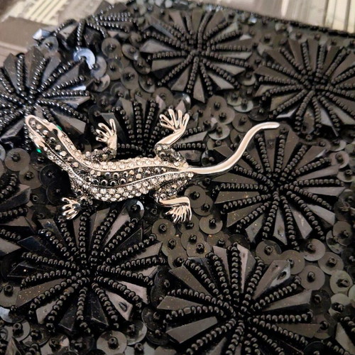 Lizard Pin like new, silver