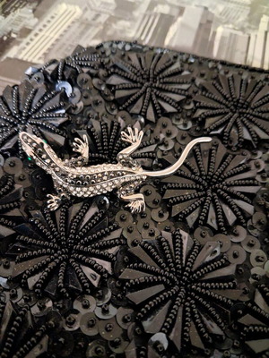 Lizard Pin like new, silver