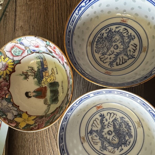 Chinese bowls set of 3 like new