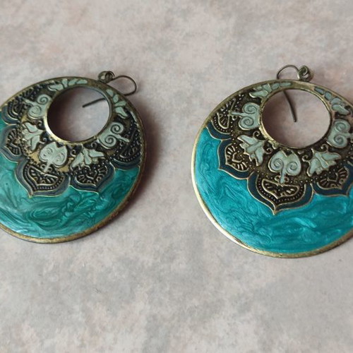 Ethnic earrings used