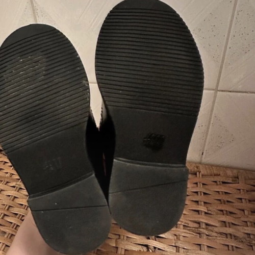 Flat shoes with T-strap size 24 black like new