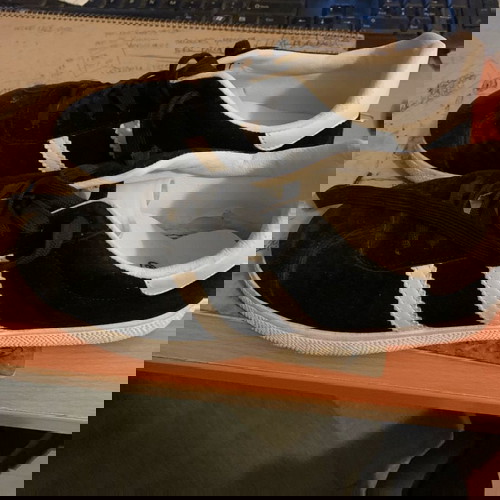 Αθλητικά παπούτσια νούμερο 39 μαύρα και άσπρα σαν καινούργια