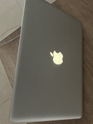MacBook Pro used, up to 13 inch, 4GB RAM, battery needs repair, speaker issue