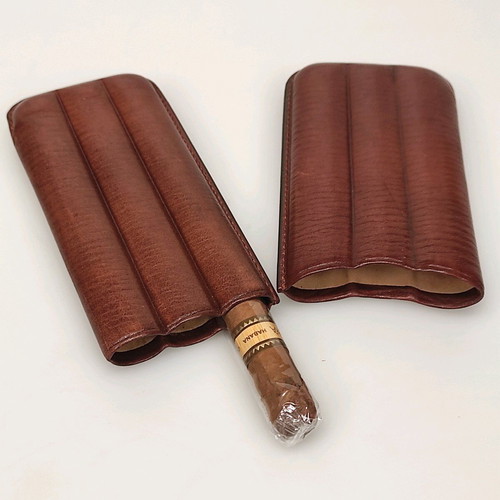 Leather cigar case for 3 cigars like new
