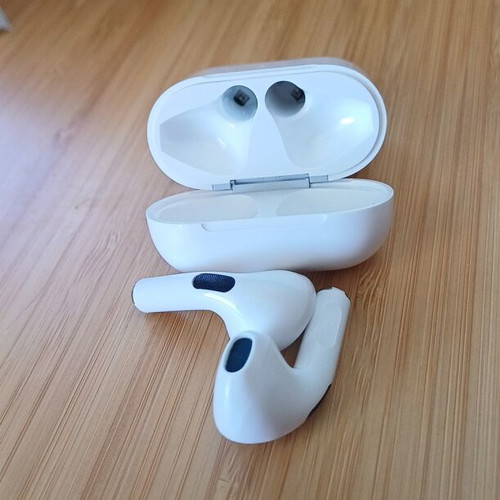 Wireless Bluetooth earbuds buds pods new