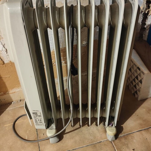 De Longhi Oil Radiator like new, ideal for bathroom