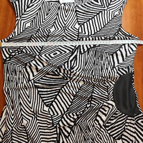 Elastic dress with geometric pattern size L like new
