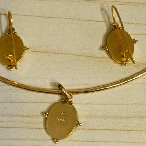 Gold torque necklace 14K and earrings 14K with semi-precious stones, like new