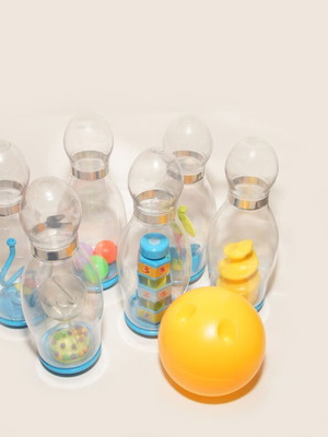 Bowling game like new with 6 transparent pins and ball