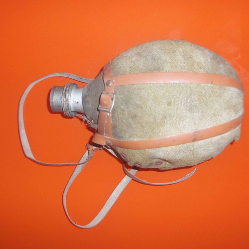 Aluminum military canteen used, height 25 cm