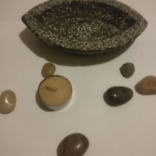 Decorative cement and pebble tealight holders set of 2 like new