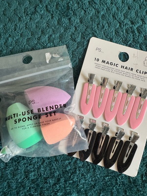 Makeup sponge set and 10 pink and black hair clips new