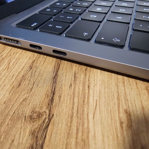 MacBook Air 13.6" M2 (2022) used, 8GB RAM, 256GB SSD, Space Gray, screen defect