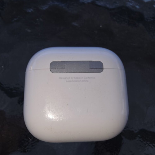 Apple Airpods 4 ANC charging case like new without earbuds