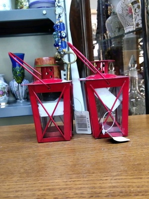 Set of red tabletop lanterns with handle, like new, 2 pieces