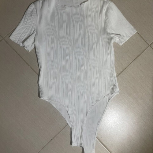 White bodysuit blouse like new, size M
