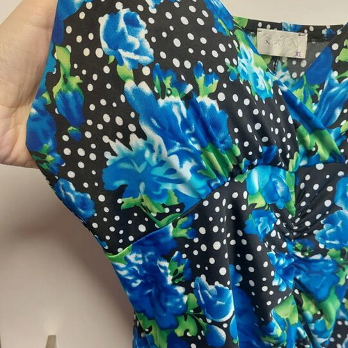 Women's summer dress L/XL like new, black and blue, padded bust