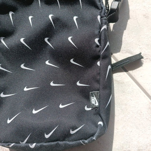 Nike Heritage crossbody bag like new, black and white