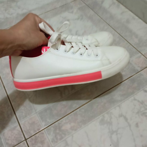 Women's athletic shoes used, size 38, white