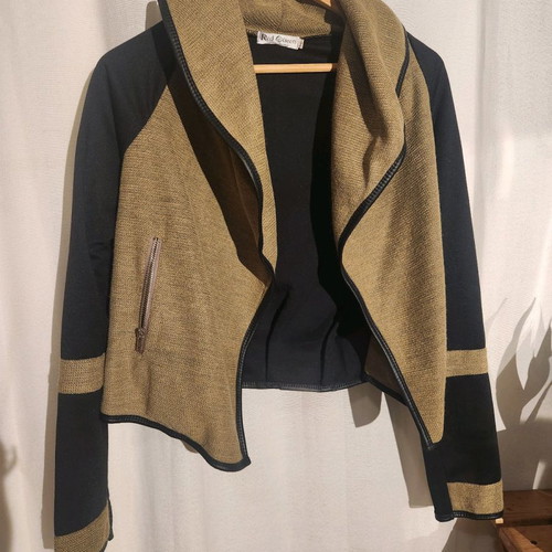 Thin jacket used, lightly worn, loose fit