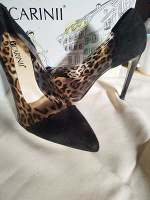 Carinii Leopard Print Heels size 40 like new with box