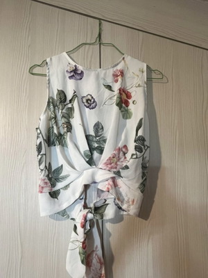 Floral crop top σαν καινούργιο, μέγεθος S, άσπρο και πράσινο