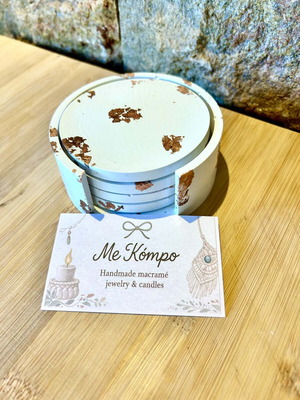 Σουβέρ χειροποίητα σαν καινούργια από σκόνη πορσελάνης με χρυσαφένιες λεπτομέρειες