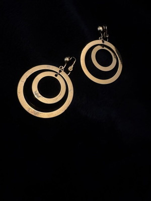 Vintage Atelier earrings used, gold color