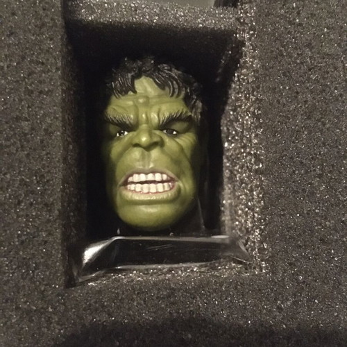 Hulk Statue 12 Inches 30 cm new with realistic base and box