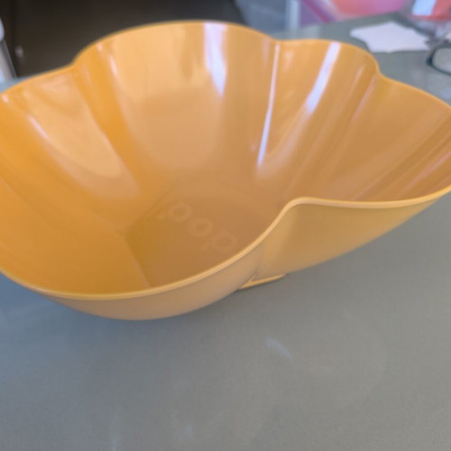 Pop Plastic Bowl Flower Shape orange, like new