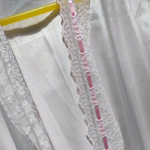 Satin robe and nightgown set like new, white and pink